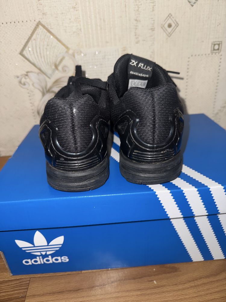 Кросівки adidas ZX Flux р-37 оригінал кросівки адідас чорні