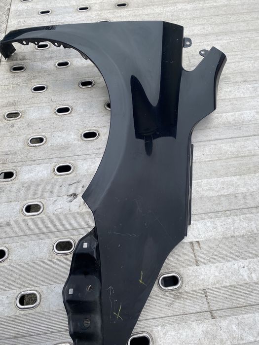 Prawy przedni błotnik toyota avensis t28