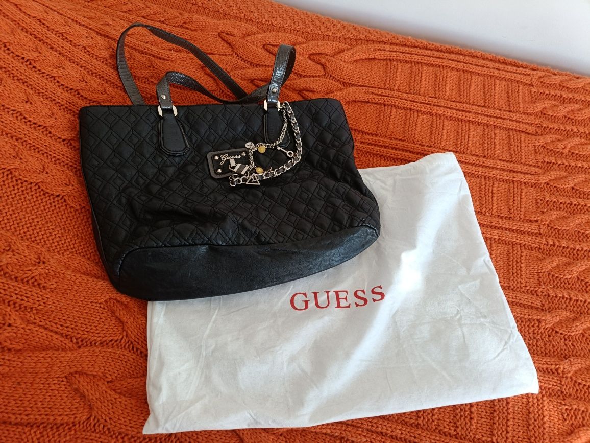 Mala Guess preta