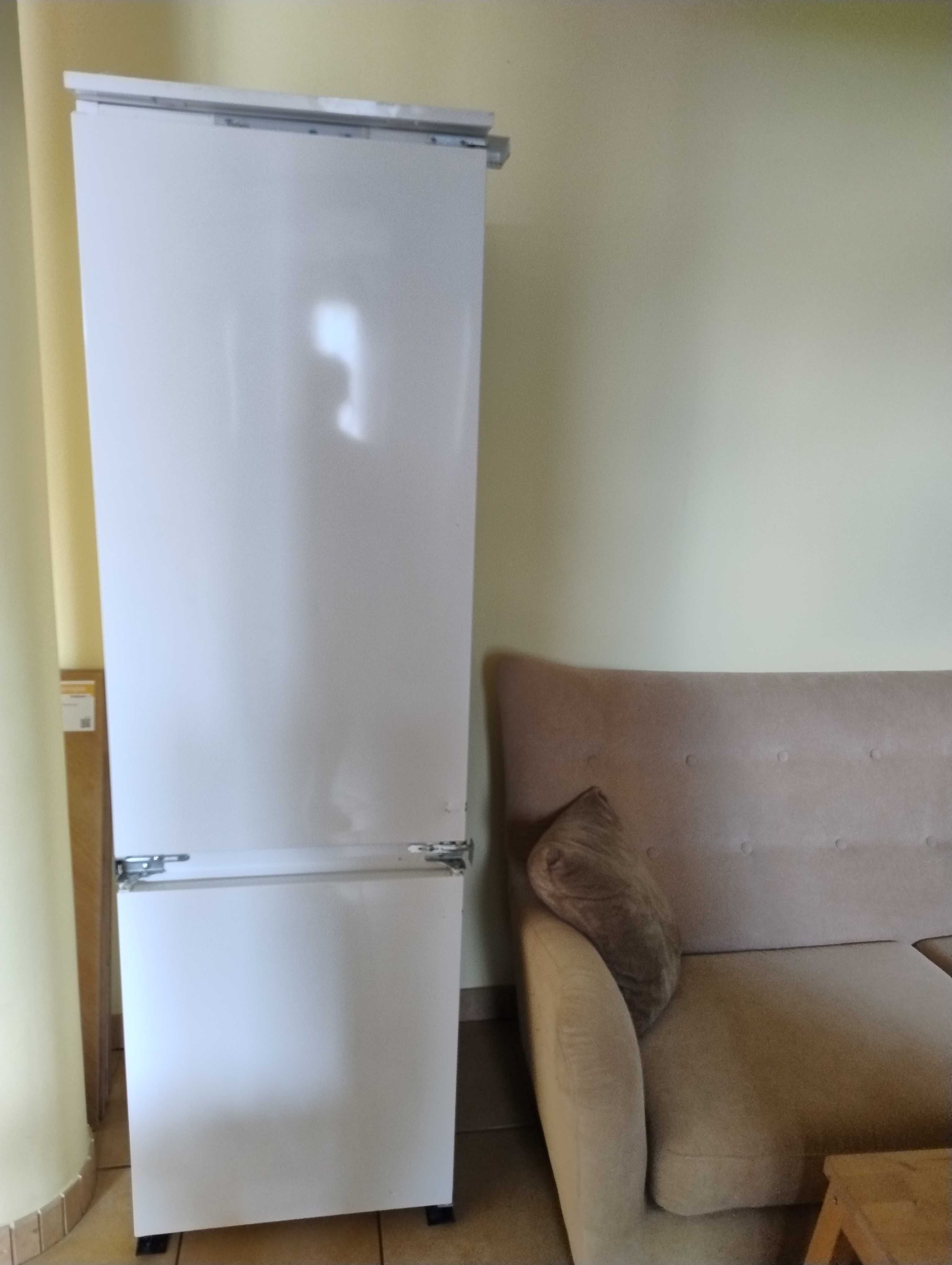 Sprzedam lodówkę Whirlpool pod zabudowę używaną.
