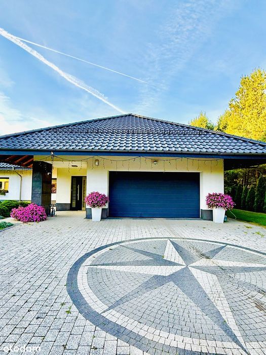 Nowoczesny dom z dużą działką i pięknym ogrodem – Łosino