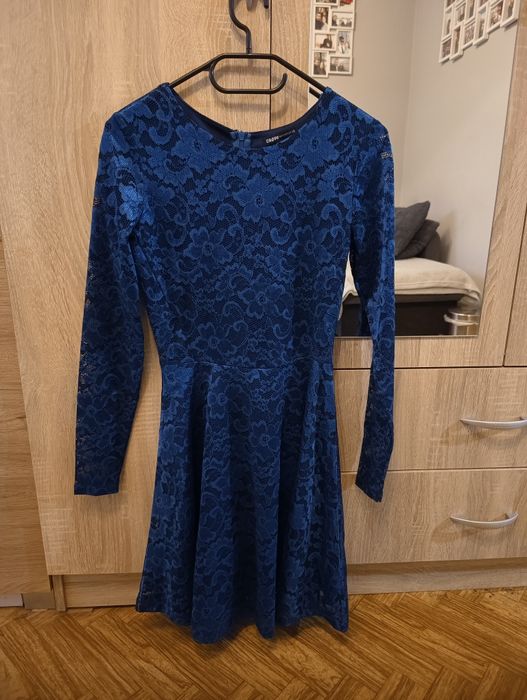 Sukienka niebieska chabrowa koronkowa rozmiar XS Cropp