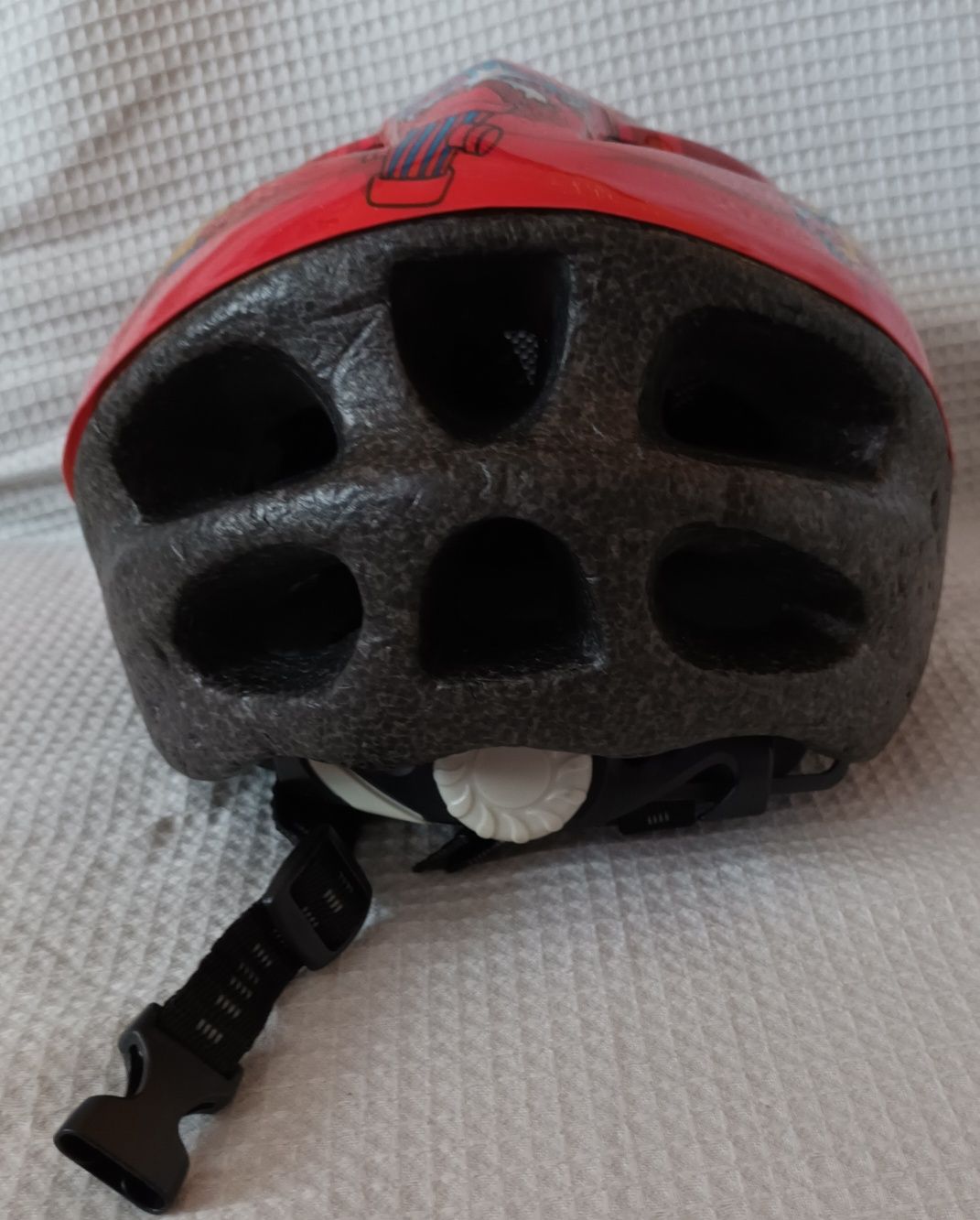 Kask rowerowy, rozmiar S, regulowany z tyłu, kolor czerwony