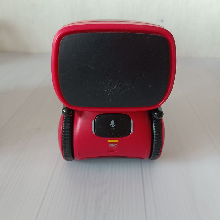 At robot розумний