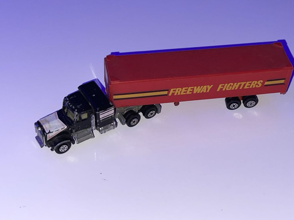 Kenworth z naczepą Yatming Hong Kong model resorak autko