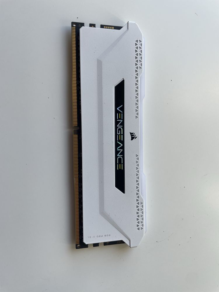 Pamięć RAM Corsair Vengeance RGB PRO SL CL 18