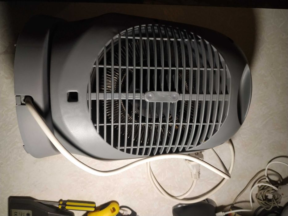 Saturn ST-HT8341k тепловентилятор з поворотною підставкою