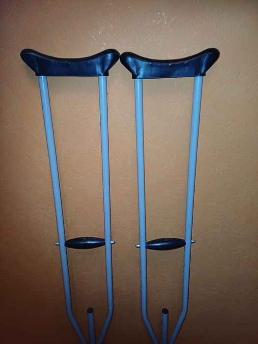 Продам костыли ходунки 500 грн.