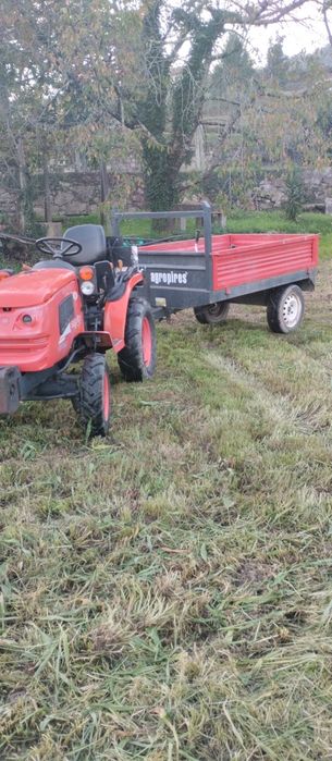 Mini trator com matrícula