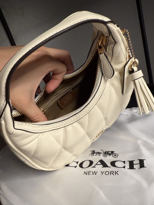 Кожаная сумка женская COACH Quilted Shoulder Bag