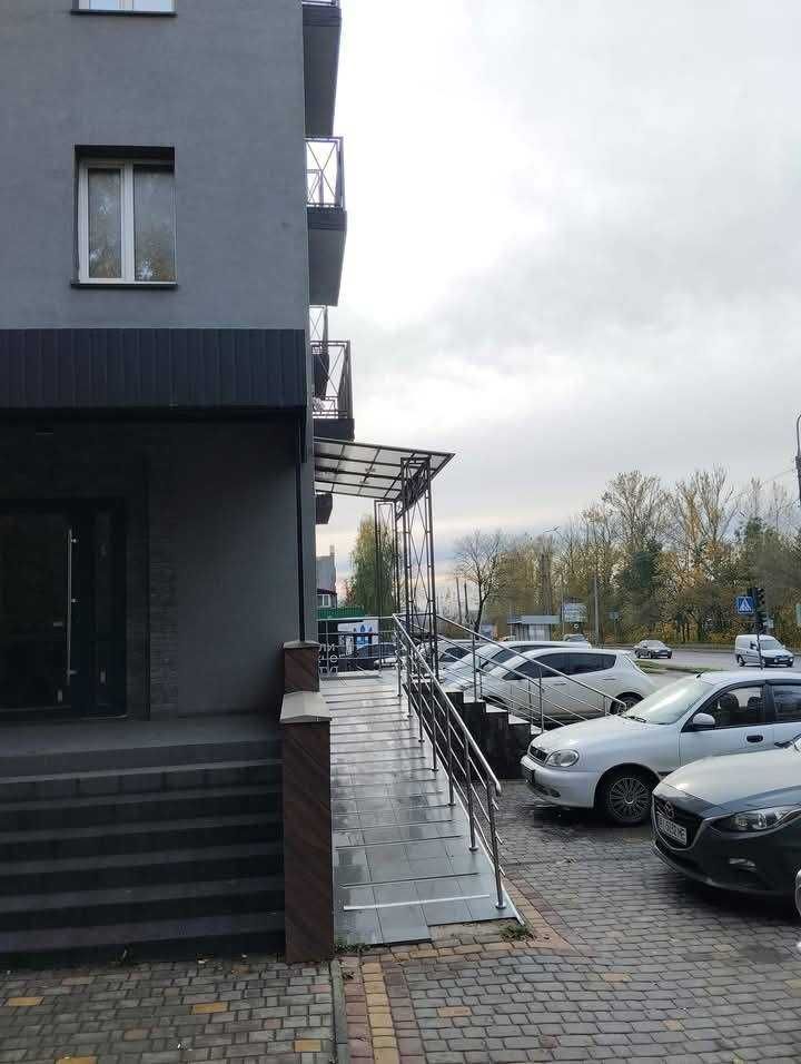 Продається    1 км квартира на Бродівській з ремонтом в новобудові