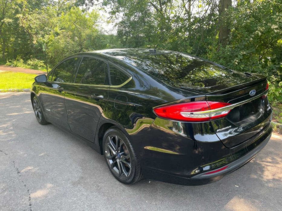Ford Fusion Hybrid SE      2018