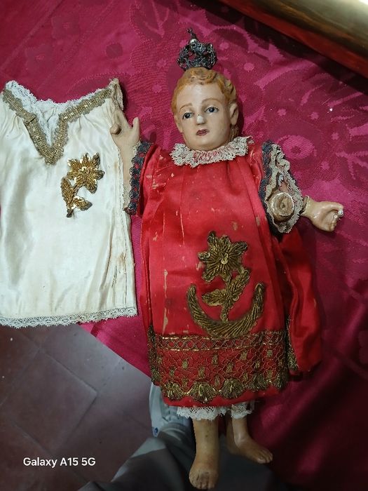 Menino Jesus em TALHA, cerca de 30 cms,Seculo XVIII  finais,com coroa