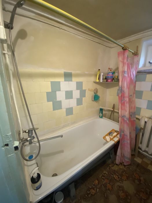 Продається будинок в Покровському районі .