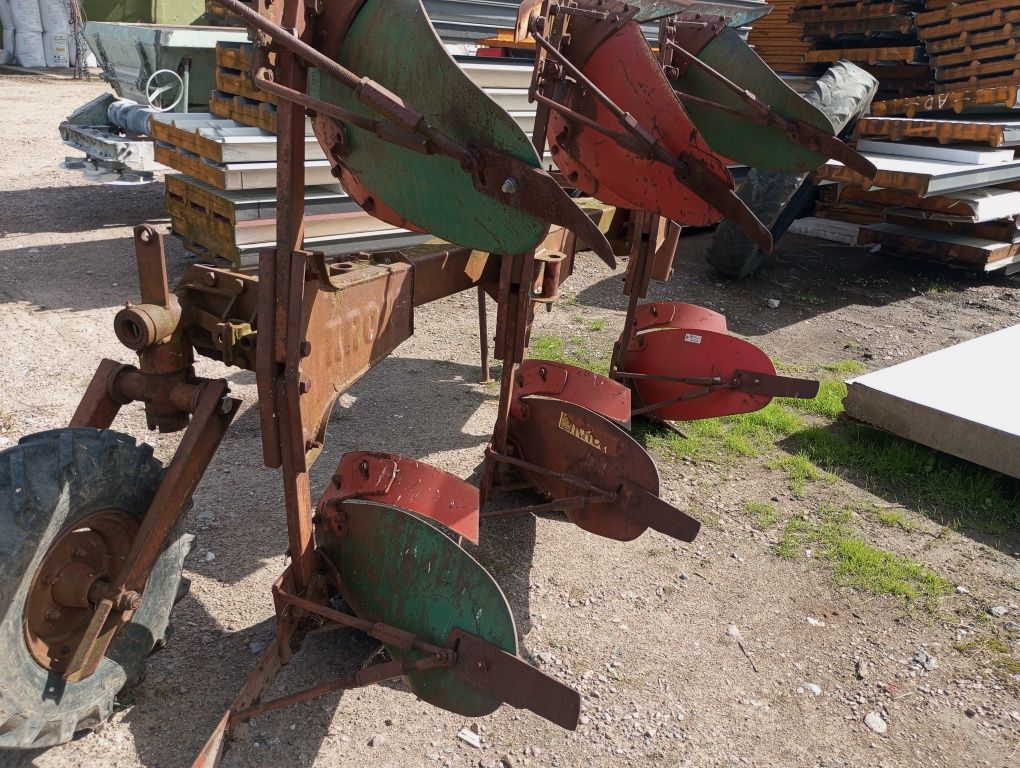 Pług obrotowy 3 skibowy Krone