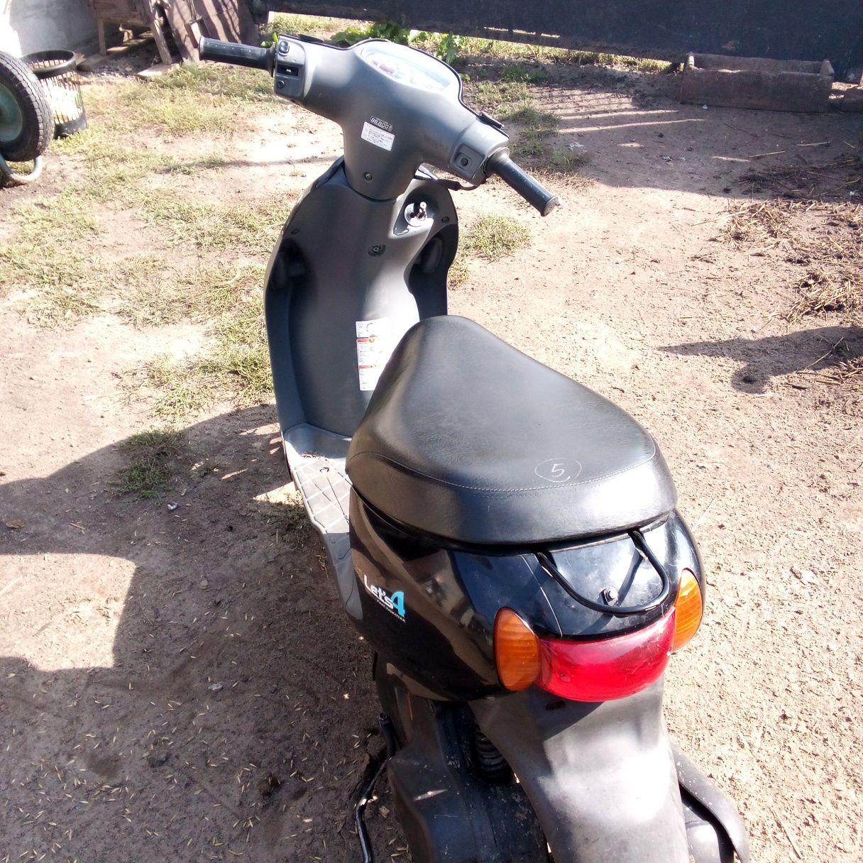 Продам скутер Сузукі чотирьох тактний  інжекторний