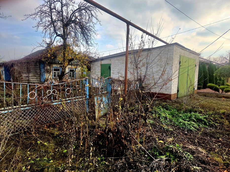 Продам земельну ділянку в центрі Підгородного