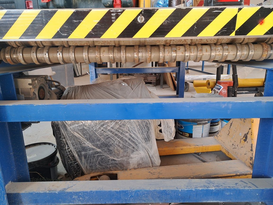 Dwie Linnie produkcyjne blachy trapezowej T 18 i T7