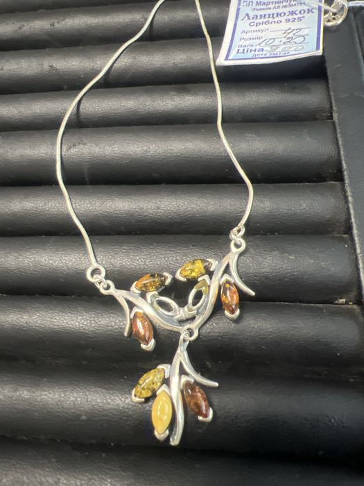 Вироби срібло з бурштином