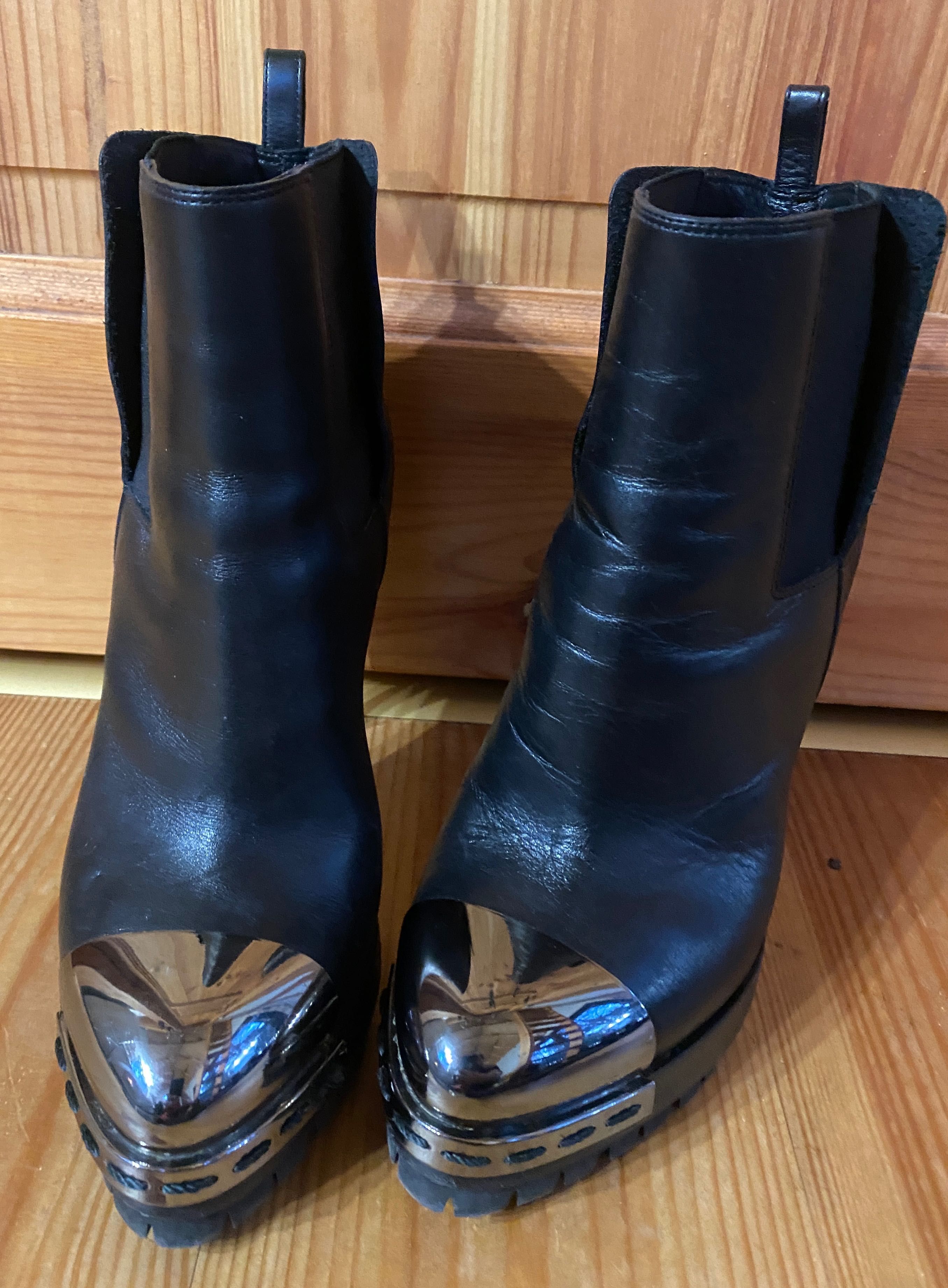 Czarne klasyczne botki szpilka obcas metal czubek glamour Casadei 37