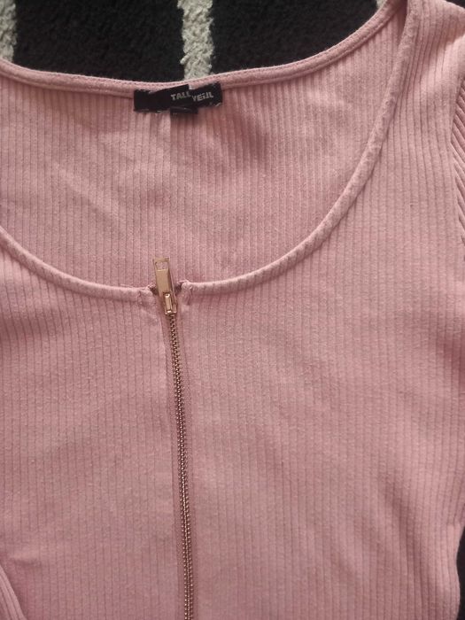 Pudrowo różowe body Tally Weijl z prążkowanego materiału