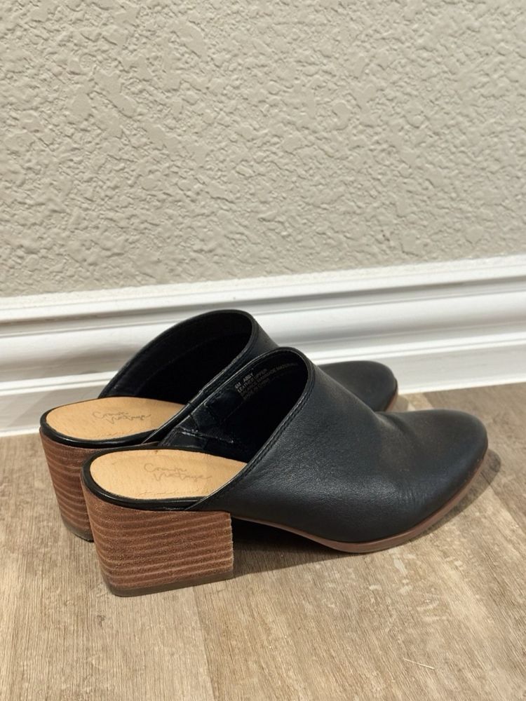 Crown Vintage Black Leather Mules – Size 7-1/2