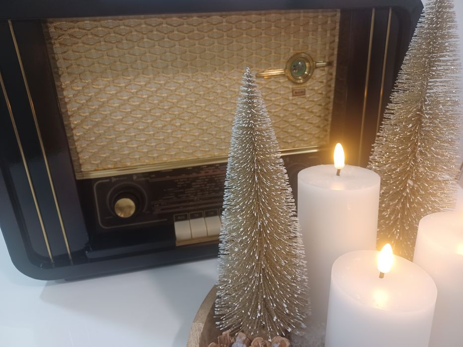 Rádio antigo, do ano de 1954