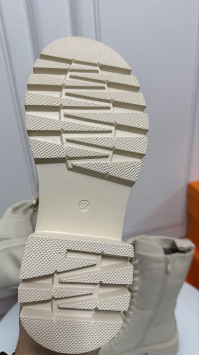 Женские зимние ботинки стильные