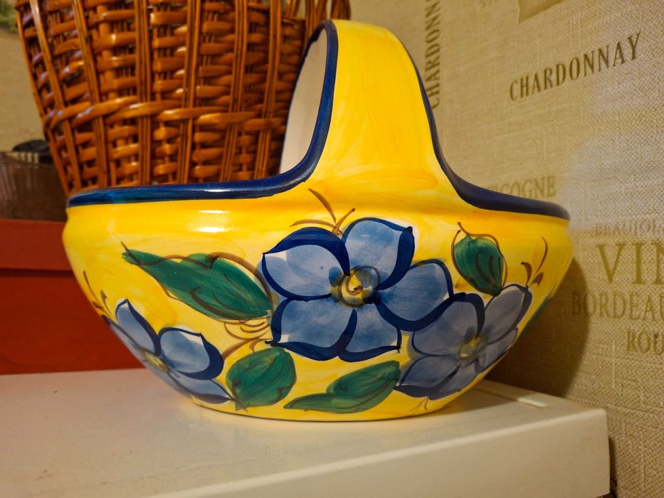 Дуже гарна фарфорова корзина в ідеальному стані