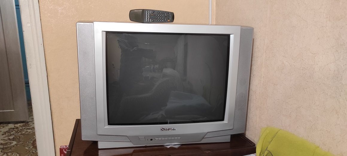 Телевизор цветной Saturn 29-nf1
