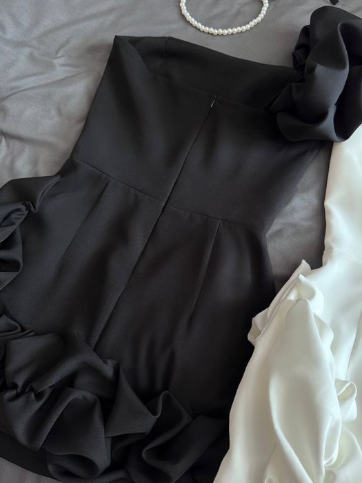 Розкішна біла сукня з квітковим декором – для особливих подій