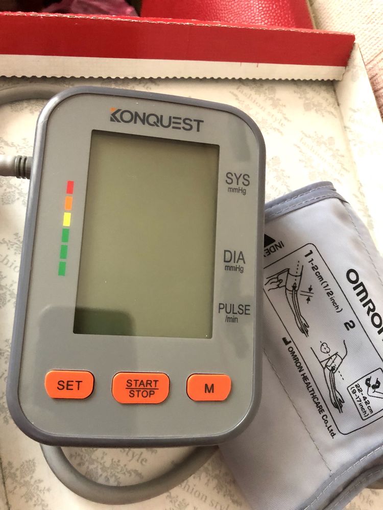 Автоматичний тонометр  Konquest KBP 2704 A