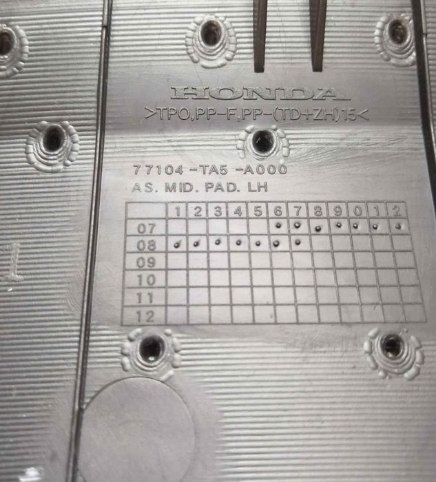 Honda Accord 8 08-12 накладка торпедо R (77104TA5A000) DS6676 77104TA5
