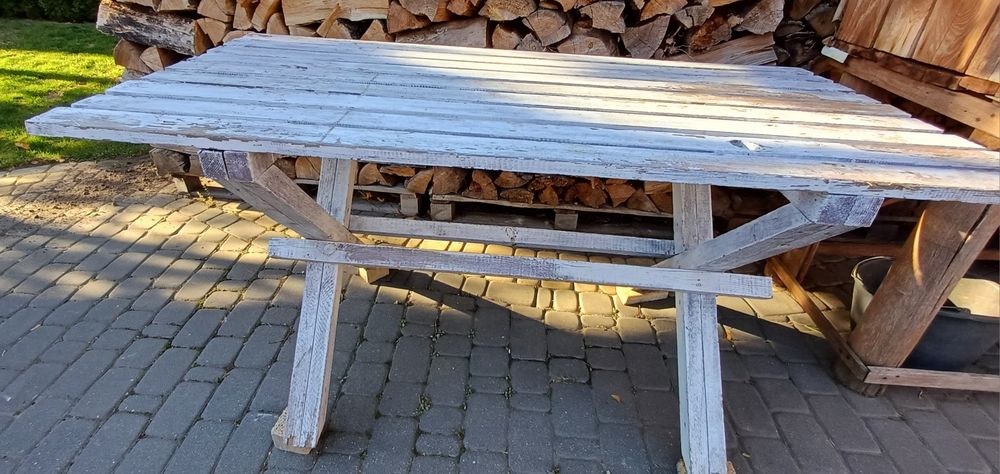 Ławki i stół ogrodowy