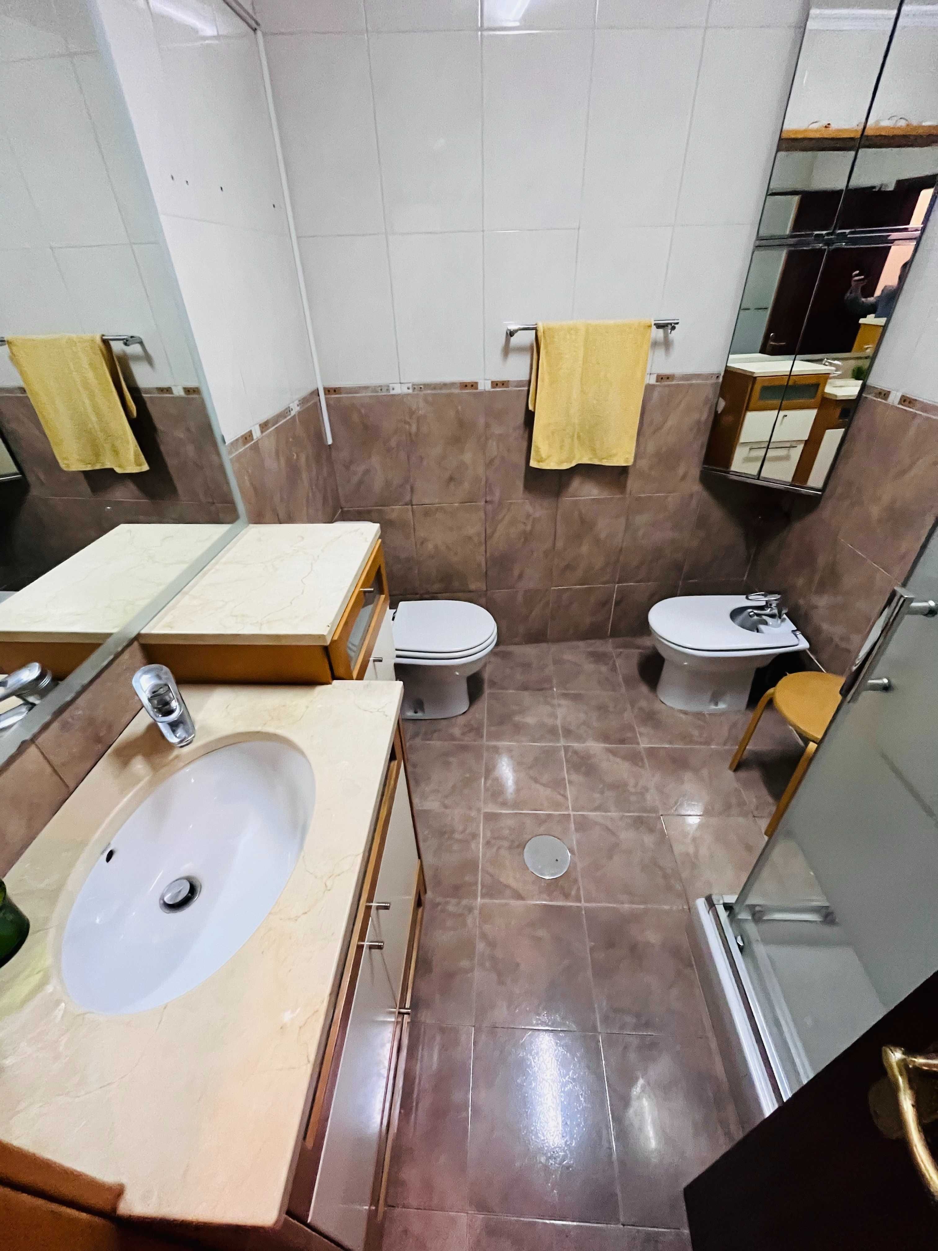 Quartos somente para meninas perto Metro Trindade