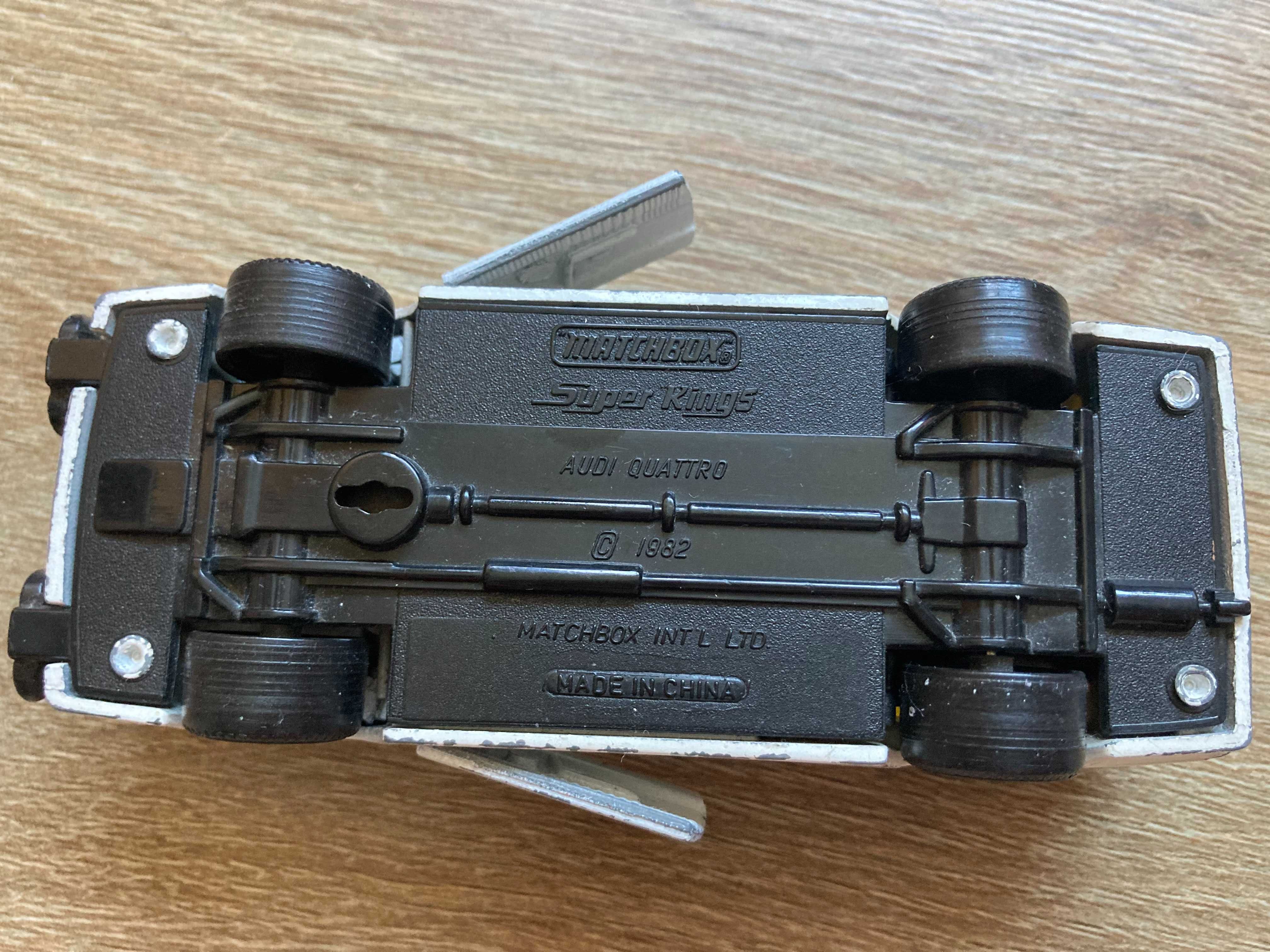 Autka wyścigowe- Matchbox Audi Quarto Pirelli, Shell V-Power