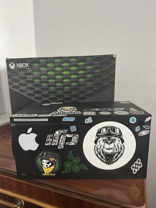 Xbox series X 1 TB SSD 2 джойстика