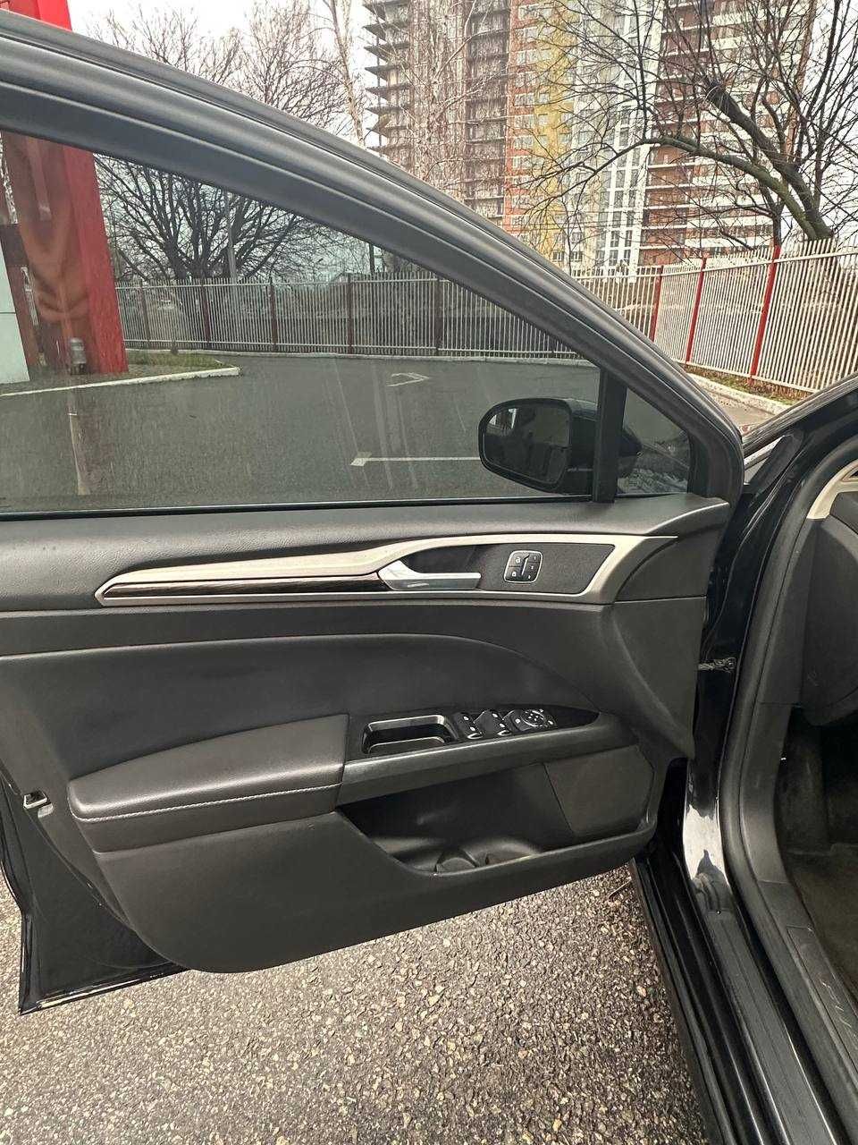 Ford Fusion Hybryd 2013 Рік