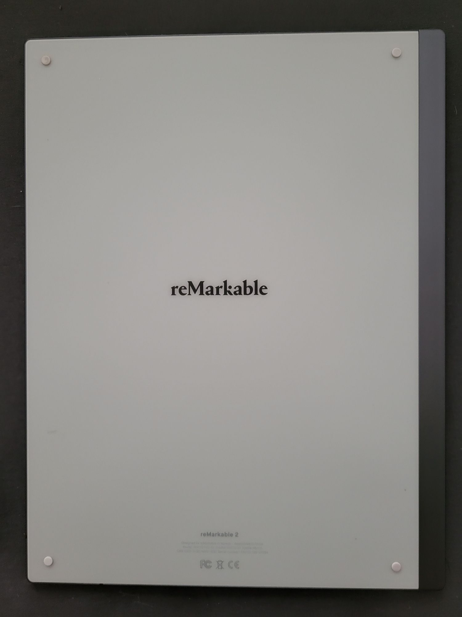 reMarkable 2 z dwoma rysikami oraz etui.