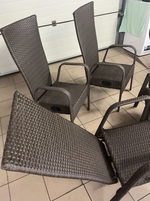 Krzesla rattanowe brązowe