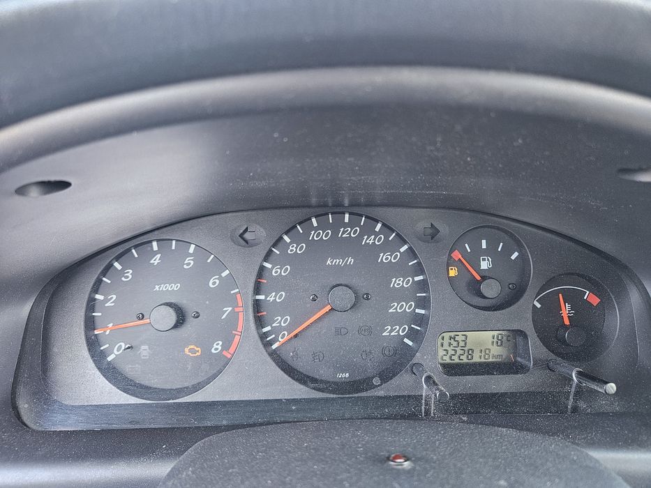 Nissan Almera (Leia a descrição)