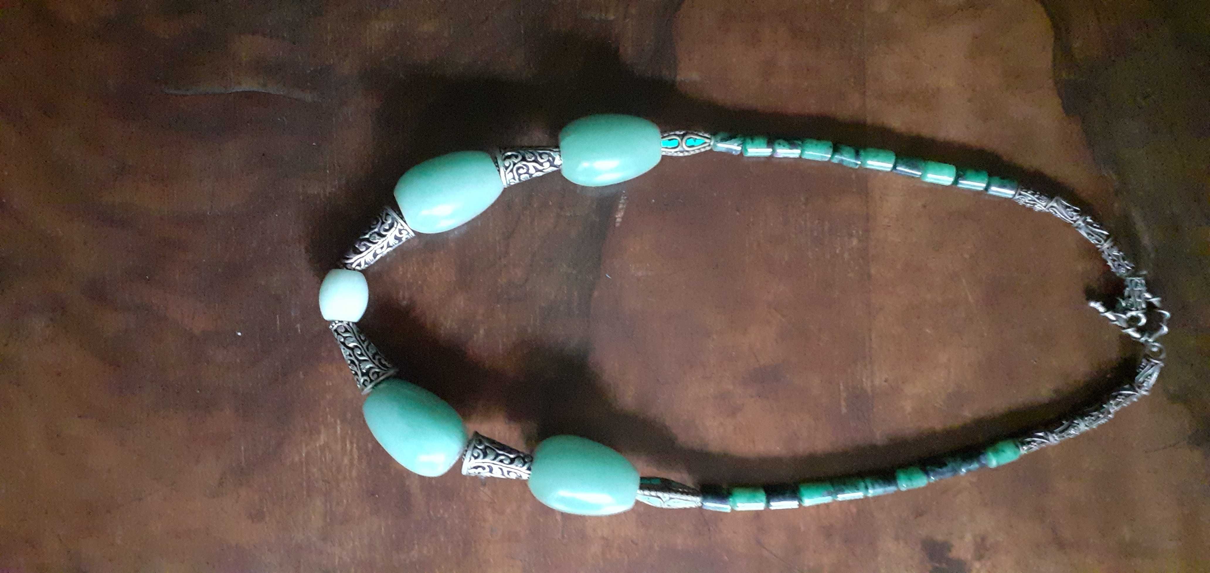Colar artesanal em jade