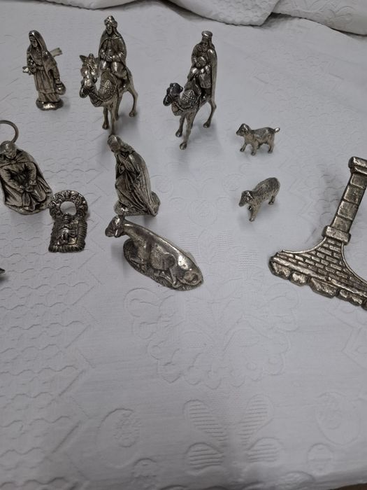 Presépio em metal antigo