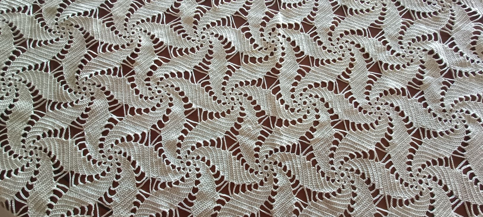 Toalha Oval de Renda - Linha 12
