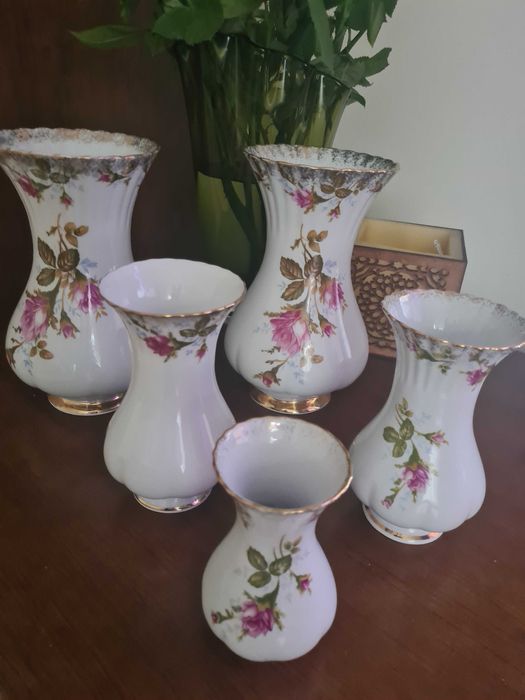 Komplet wazonów z Chodzieży, model Iwona z różą, lata 70