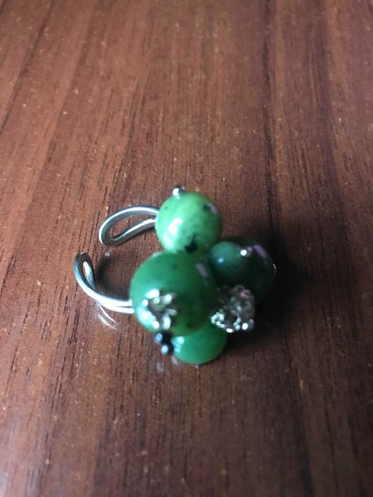 Кольцо из зелёного нефрита с серебром в подарочной упаковке