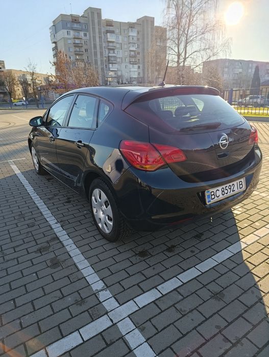 Опель Астра j 1.6 газ/бензин