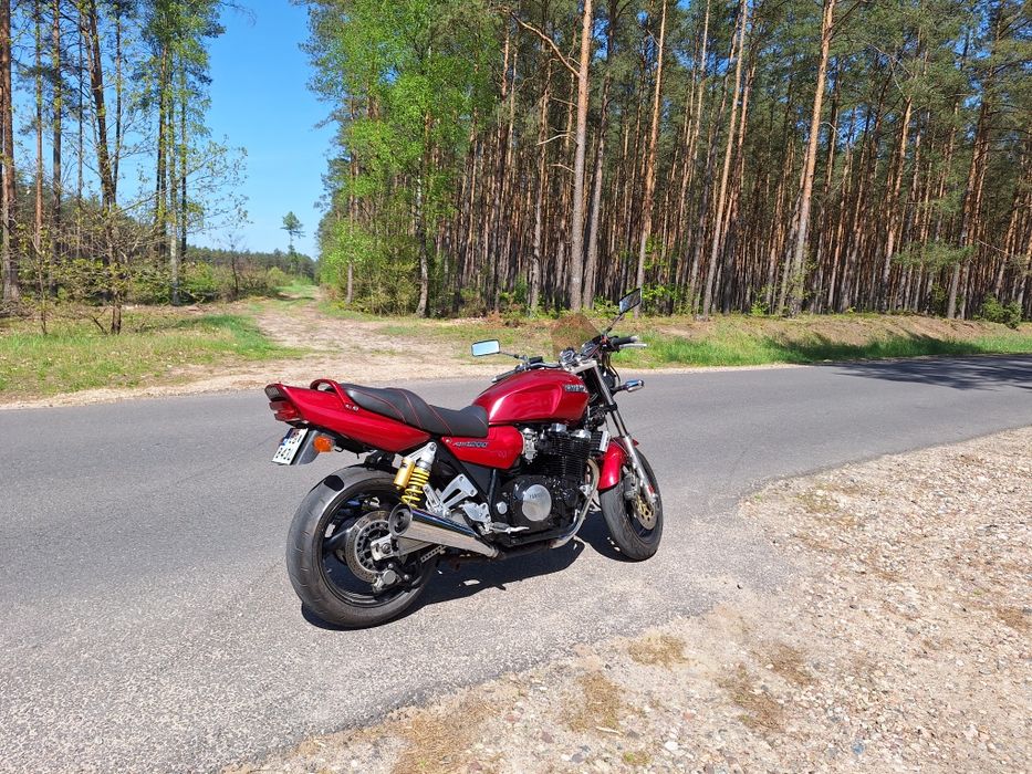 Yamaha Xjr 1200.