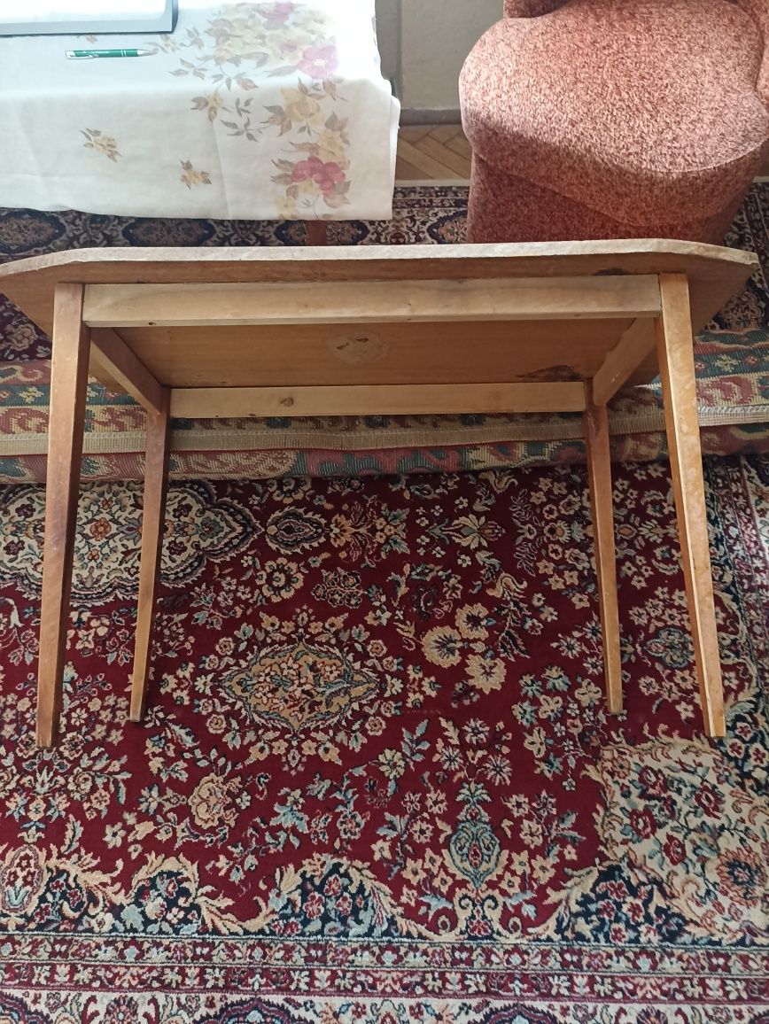 Stoł o wymiarach 100x50x60 wys. w stanie dobrym