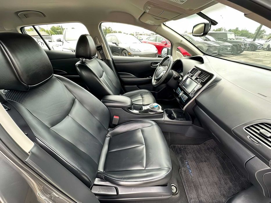 Nissan LEAF      2017